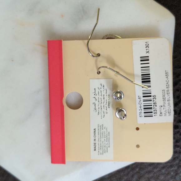 NWOT Heart drop earrings silver pair - Picture 2 of 2